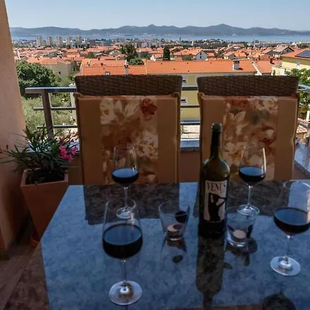2 In Vesna Apartment *